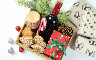 10 Christmas Gift Basket Ideas To Bring Joy To Loved Ones